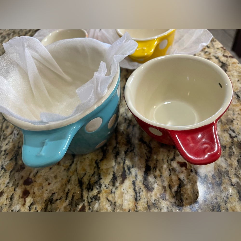 Pioneer Woman 4 piece measuring cups.